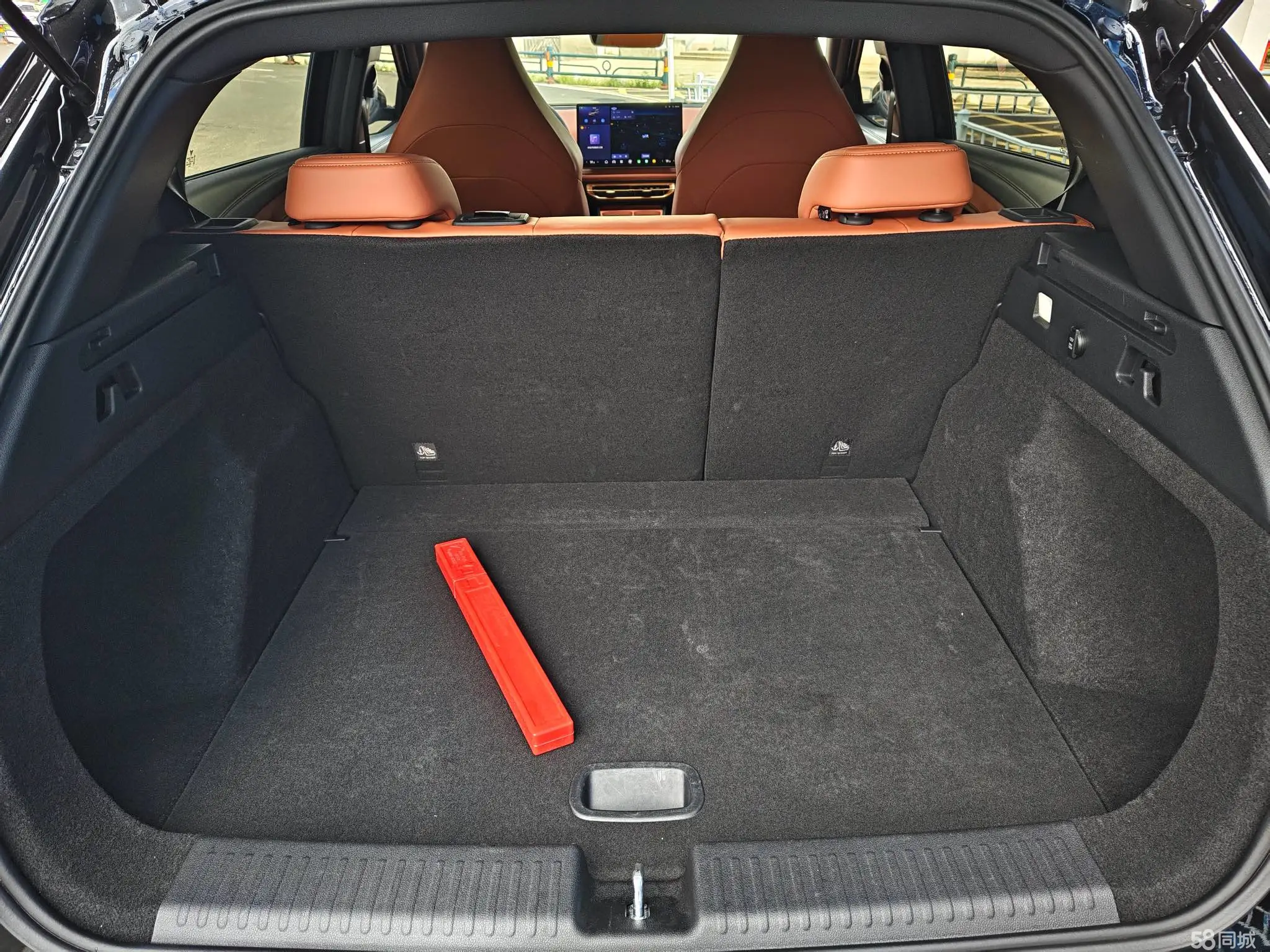 哪吒汽车 哪吒X 2023 汽车图片 #13