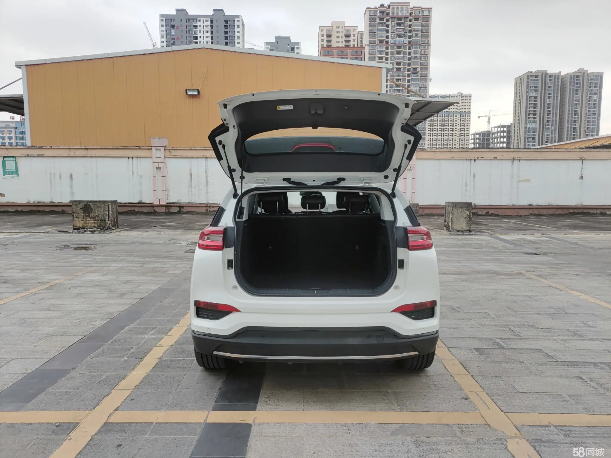 HongQi E-HS3 2019 car image #13