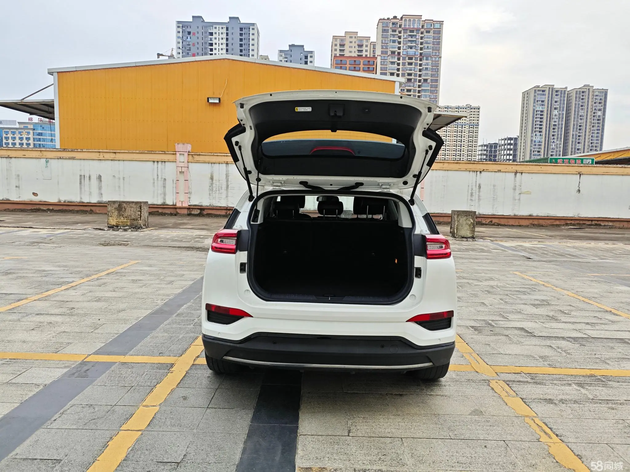 HongQi E-HS3 2019 immagine di auto #13