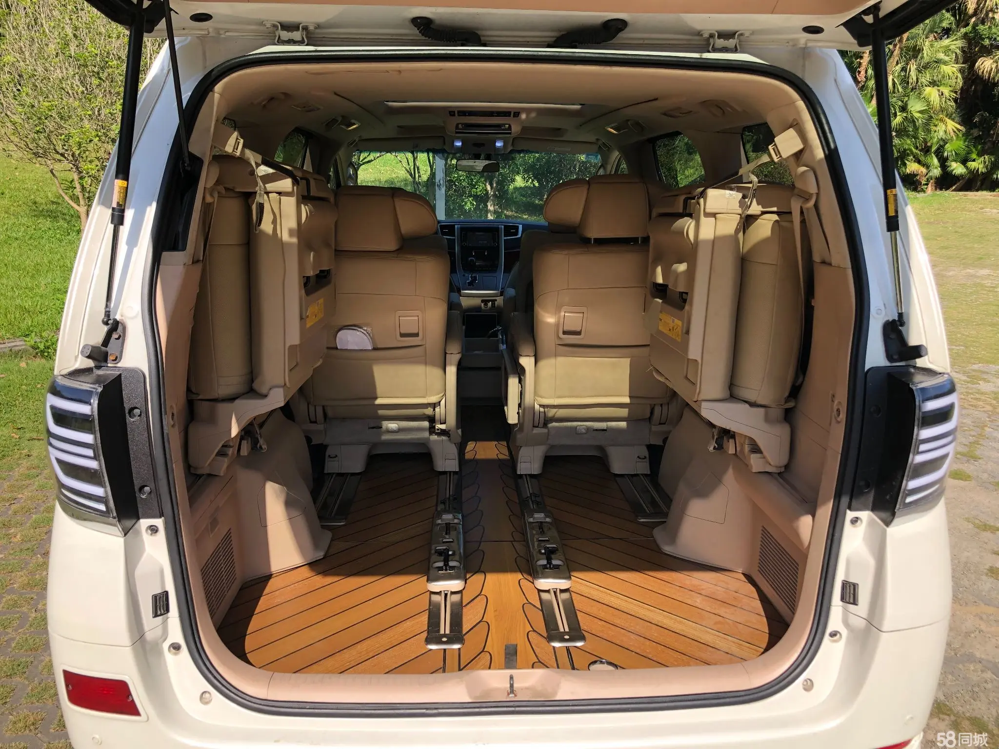 丰田 埃尔法 2010 汽车图片 #13