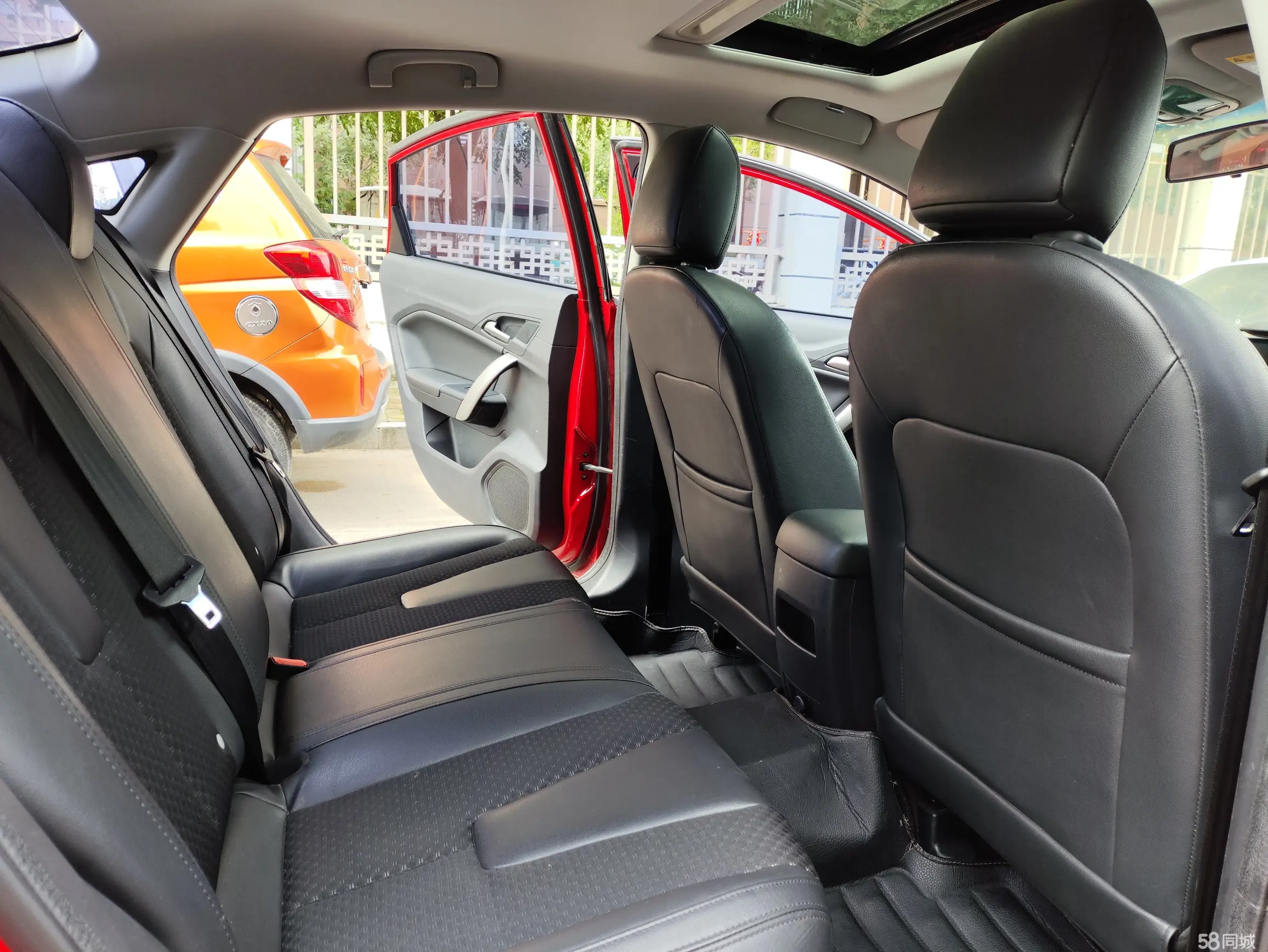 MG GT 2015 car image #13