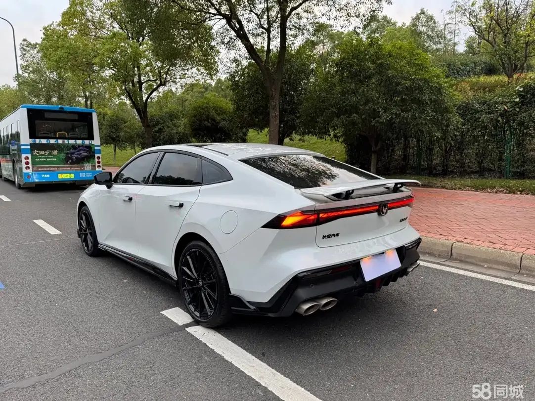 Changan UNI-V 2023 صورة سيارة #13