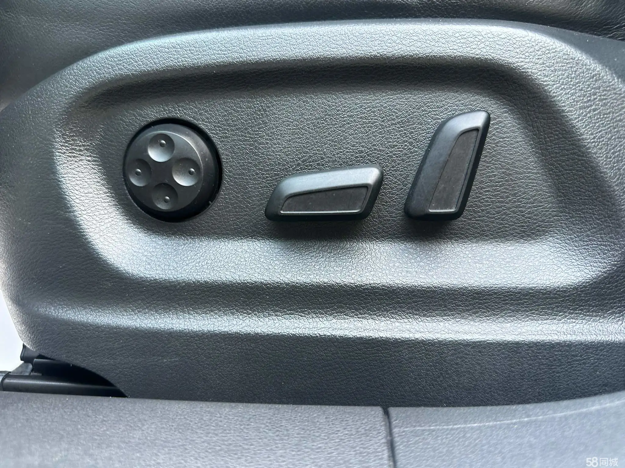 Audi Q3 2015 car image #13