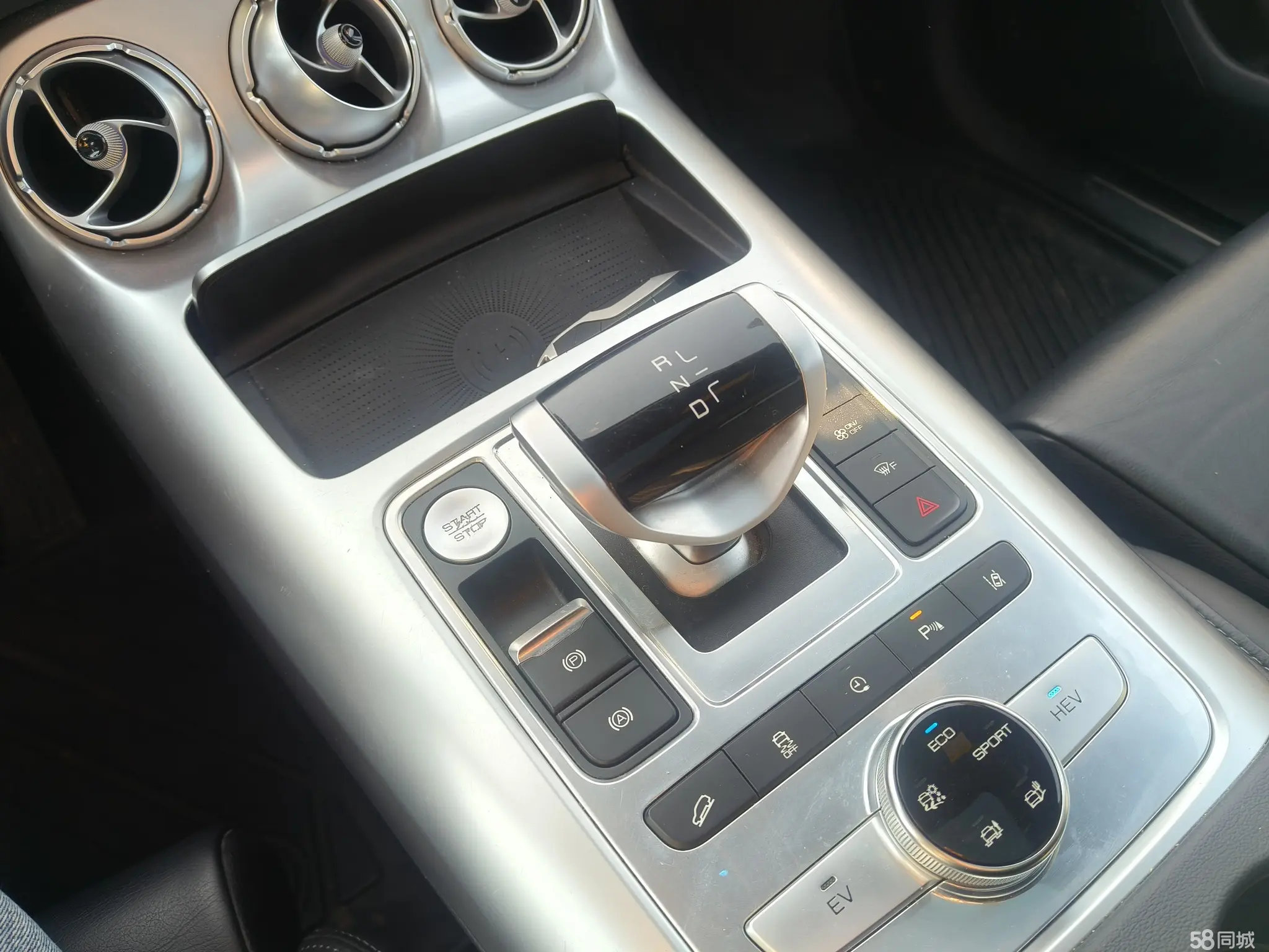 Denza X 2020 car image #13