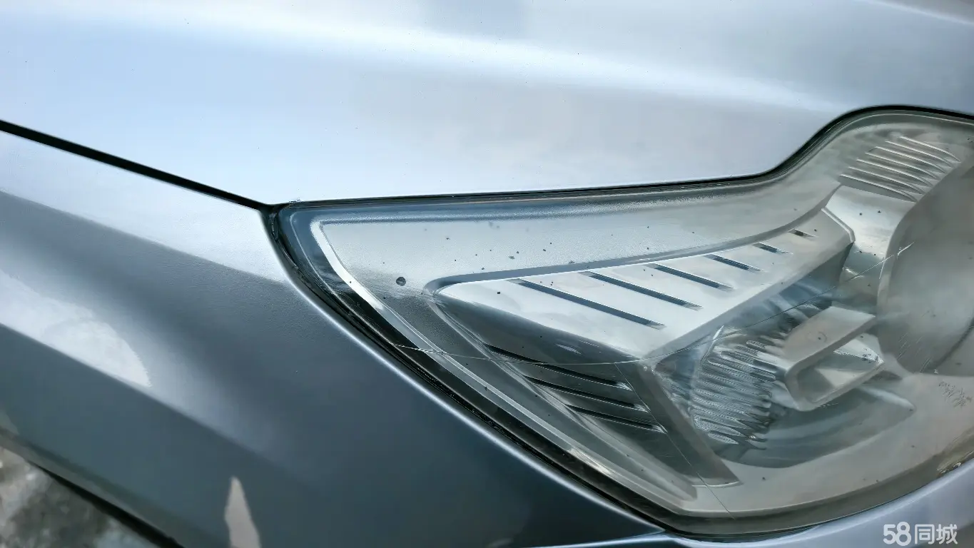 Ford Focus 2010 car image #13