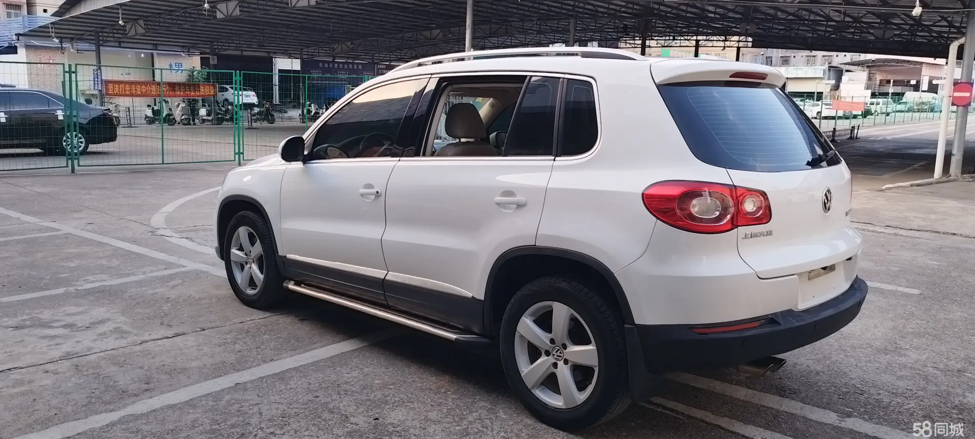 Volkswagen Tiguan 2012 car image #13