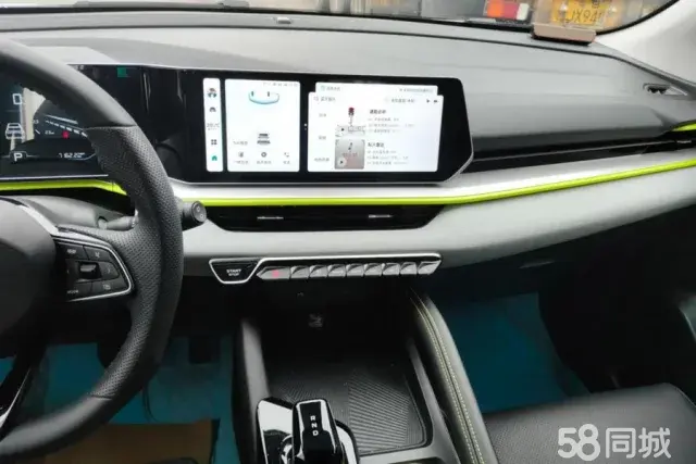 GEELY Coolray 2022 car image #13