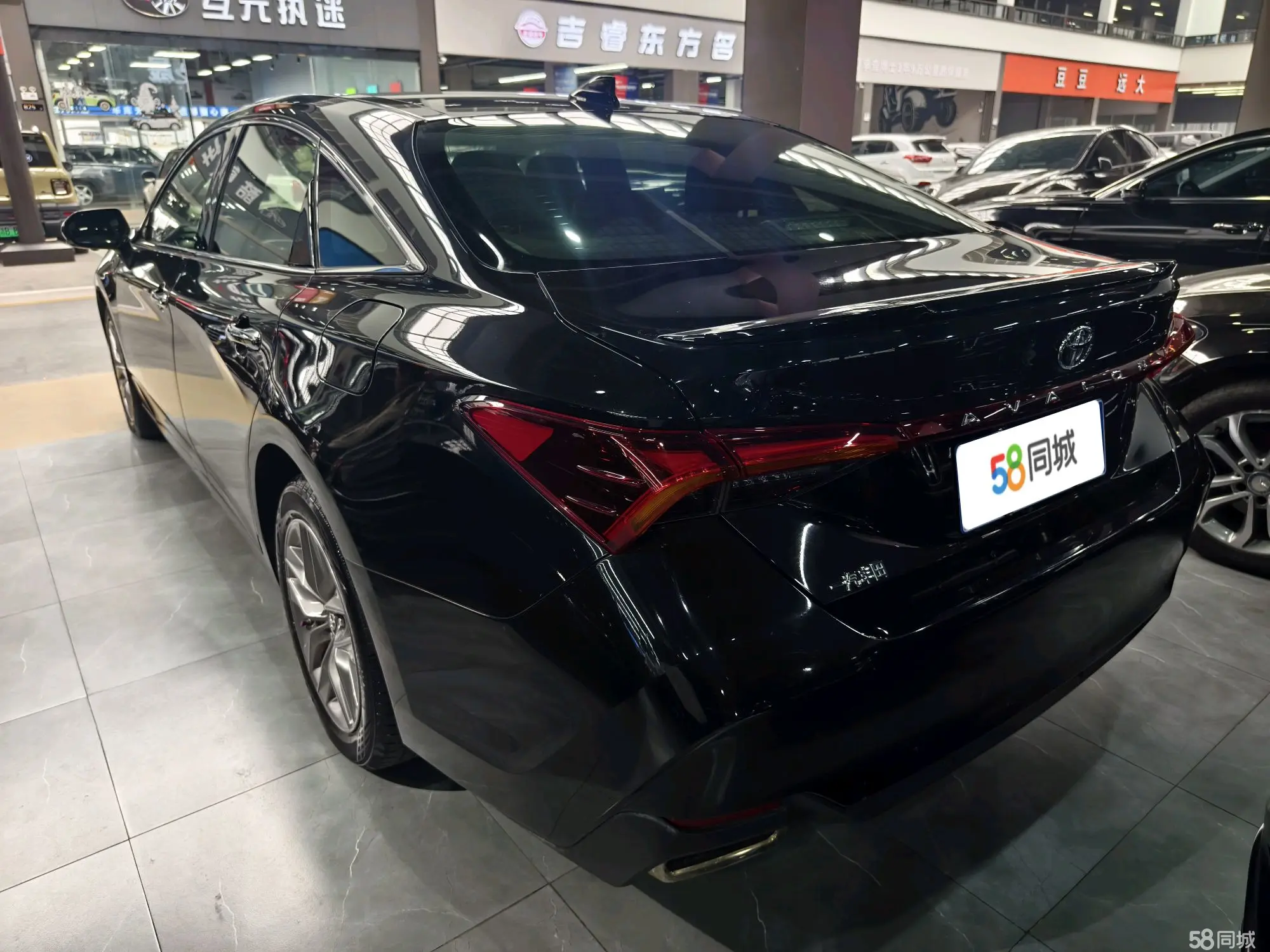 Toyota Avalon 2020 car image #13