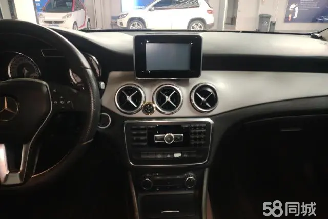 Mercedes-Benz GLA Class 2016 car image #13