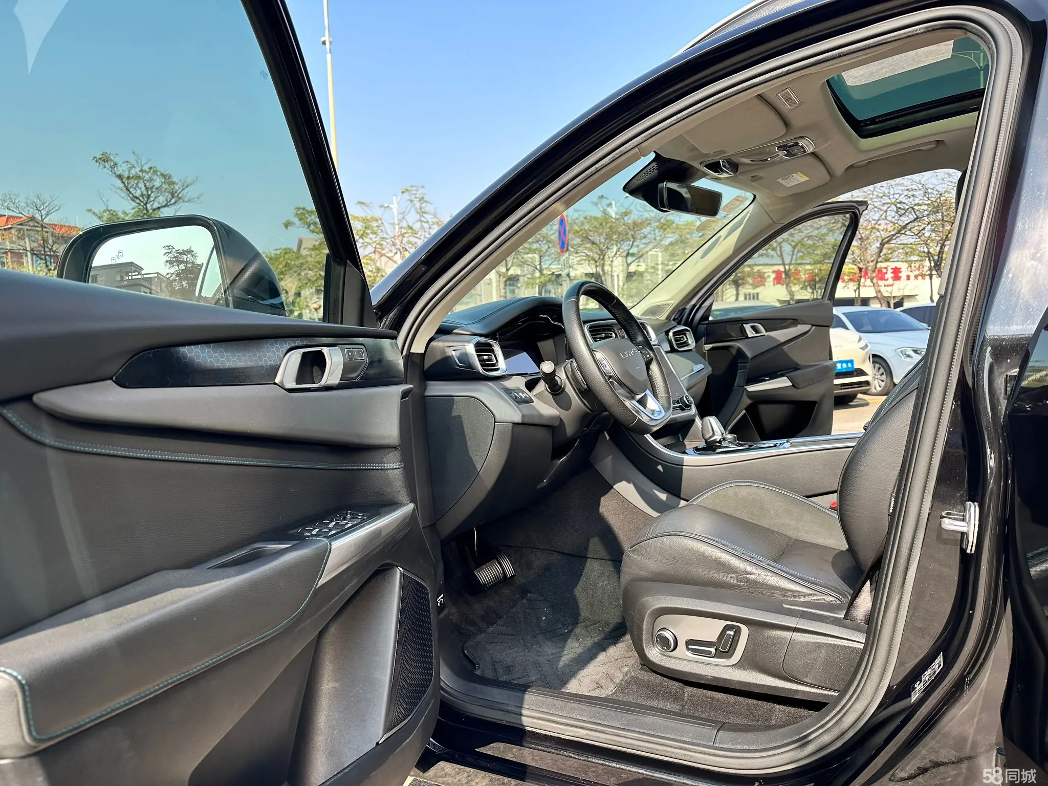 Lynk & Co 01 EM-P 2018 car image #13