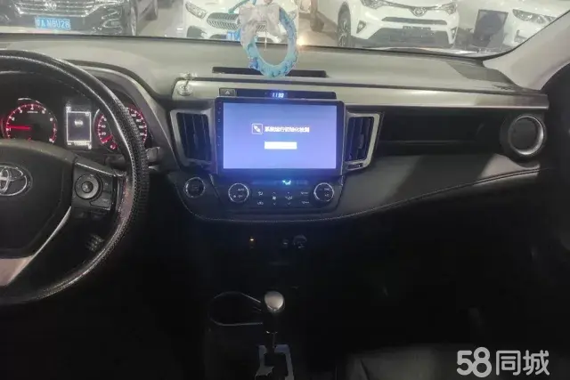 Toyota RAV4 2018 car image #13