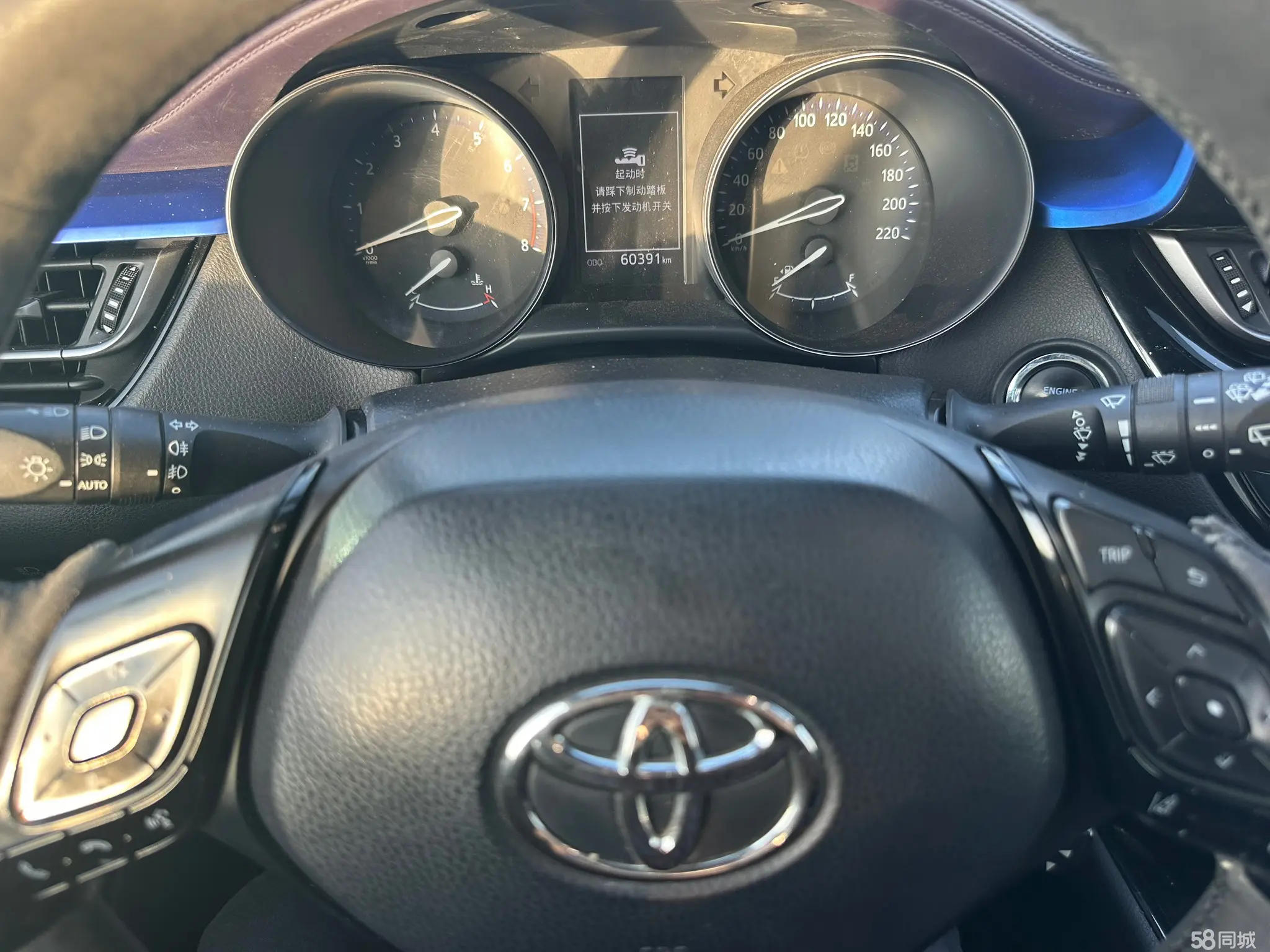 Toyota C-HR 2020 car image #13