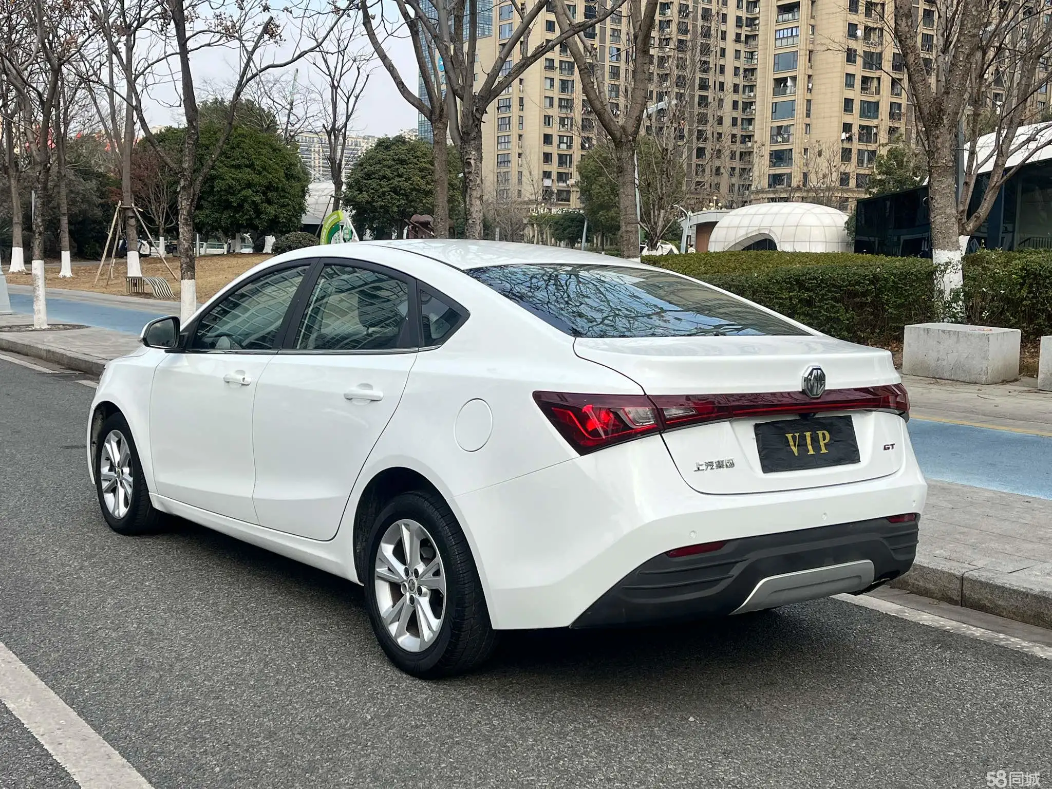 MG GT 2017 car image #13