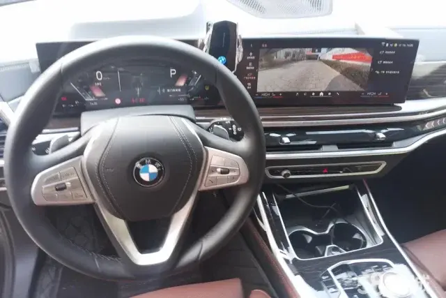 BMW X7 2024 car image #13