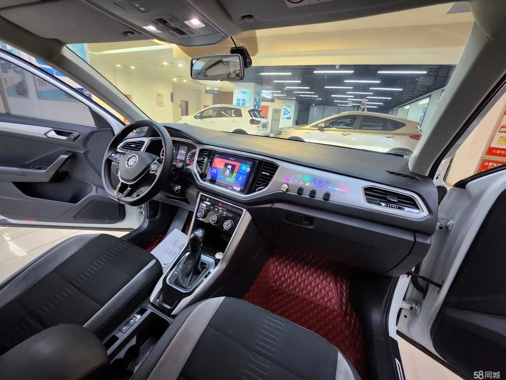 Volkswagen T-Roc 2021 car image #13