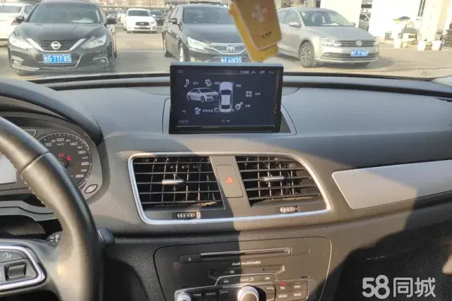 Audi Q3 2017 car image #13