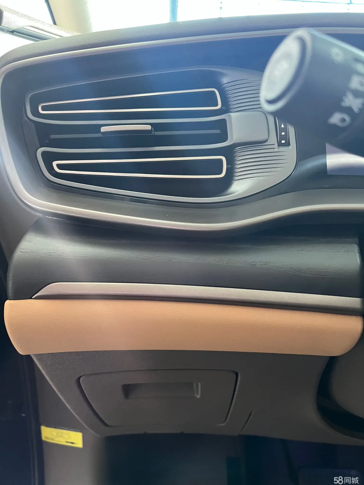 Denza Z9 2023 car image #13