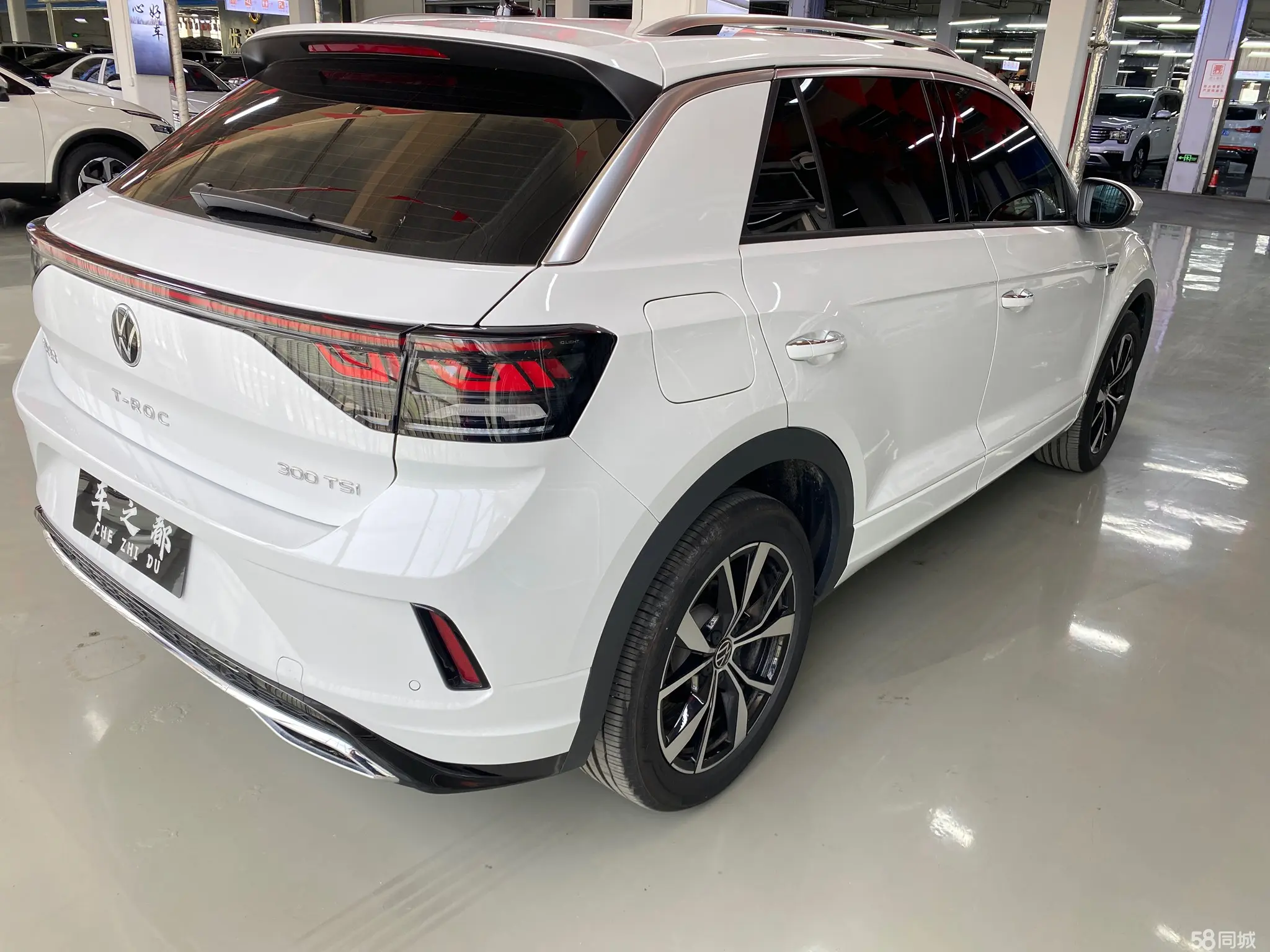 Volkswagen T-Roc 2024 car image #13