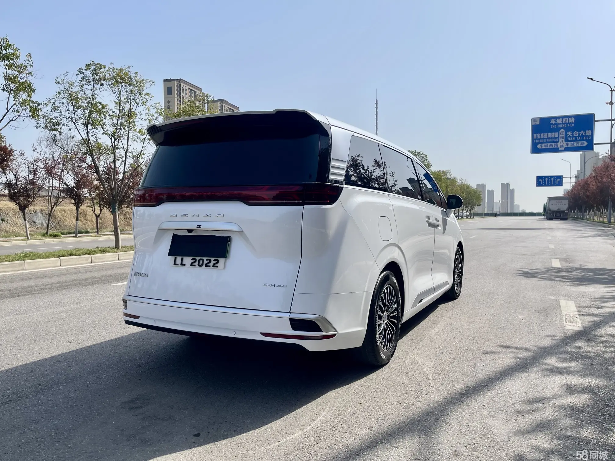 Denza D9 2024 immagine di auto #13