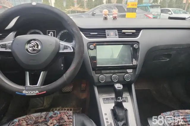 Skoda Octavia 2018 car image #13