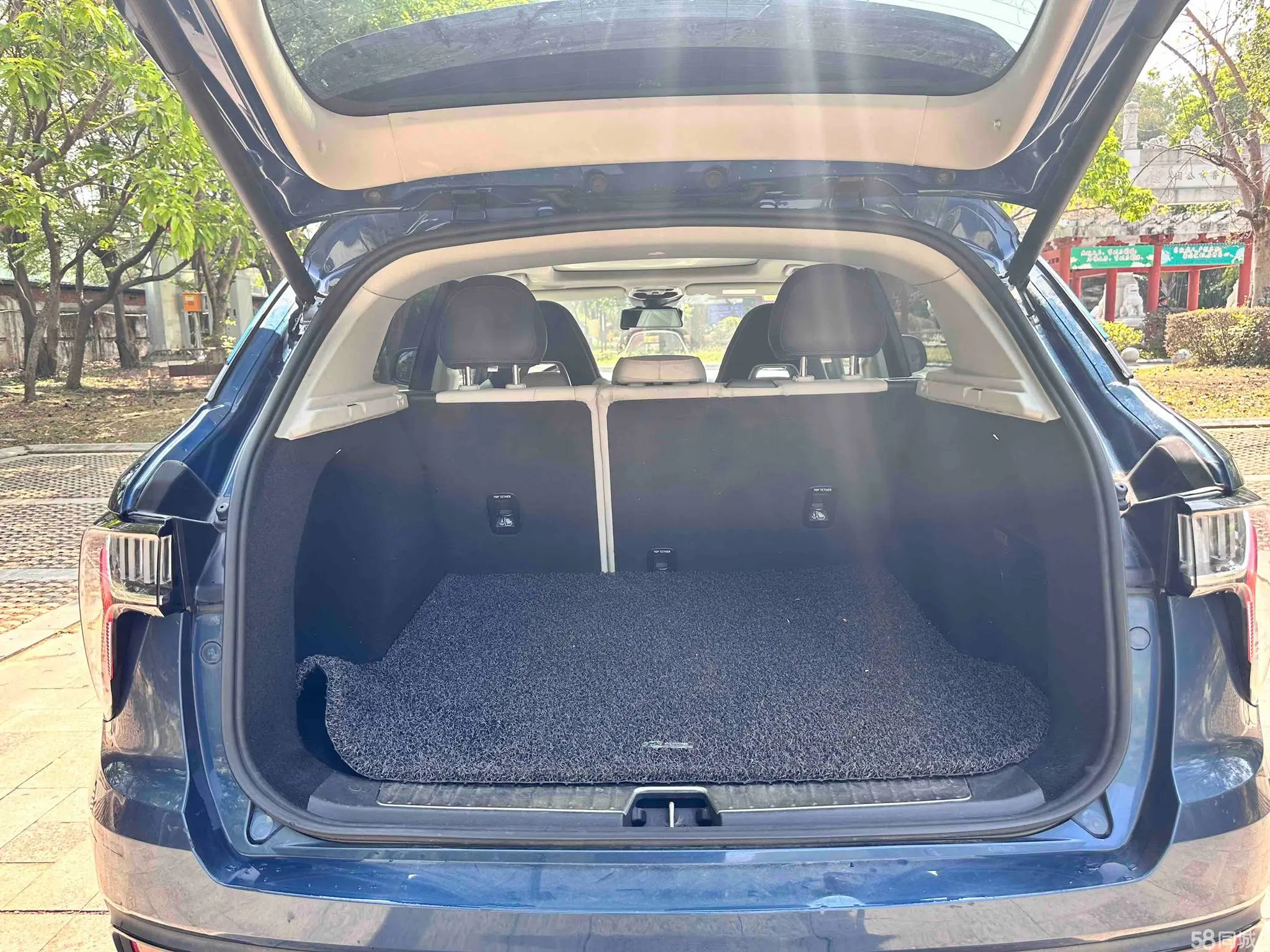 Lynk & Co 01 2018 #13 Lynk & Co 01 2018 car image #13