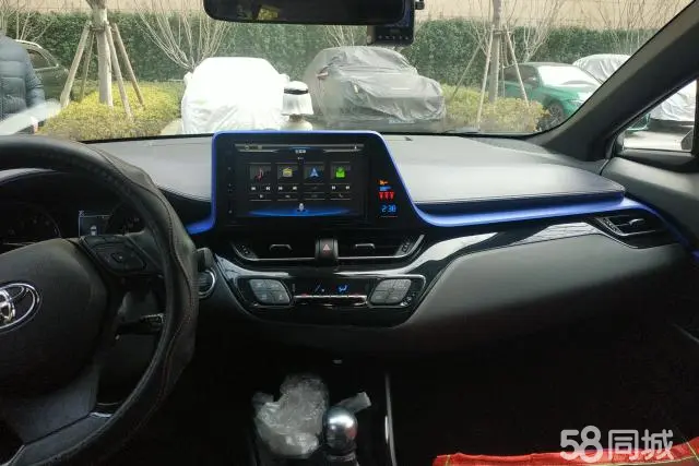 Toyota C-HR 2018 car image #13