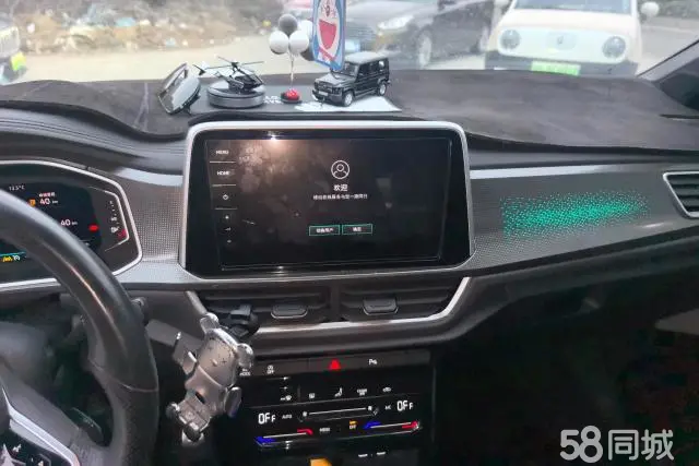 Volkswagen T-Roc 2023 car image #13