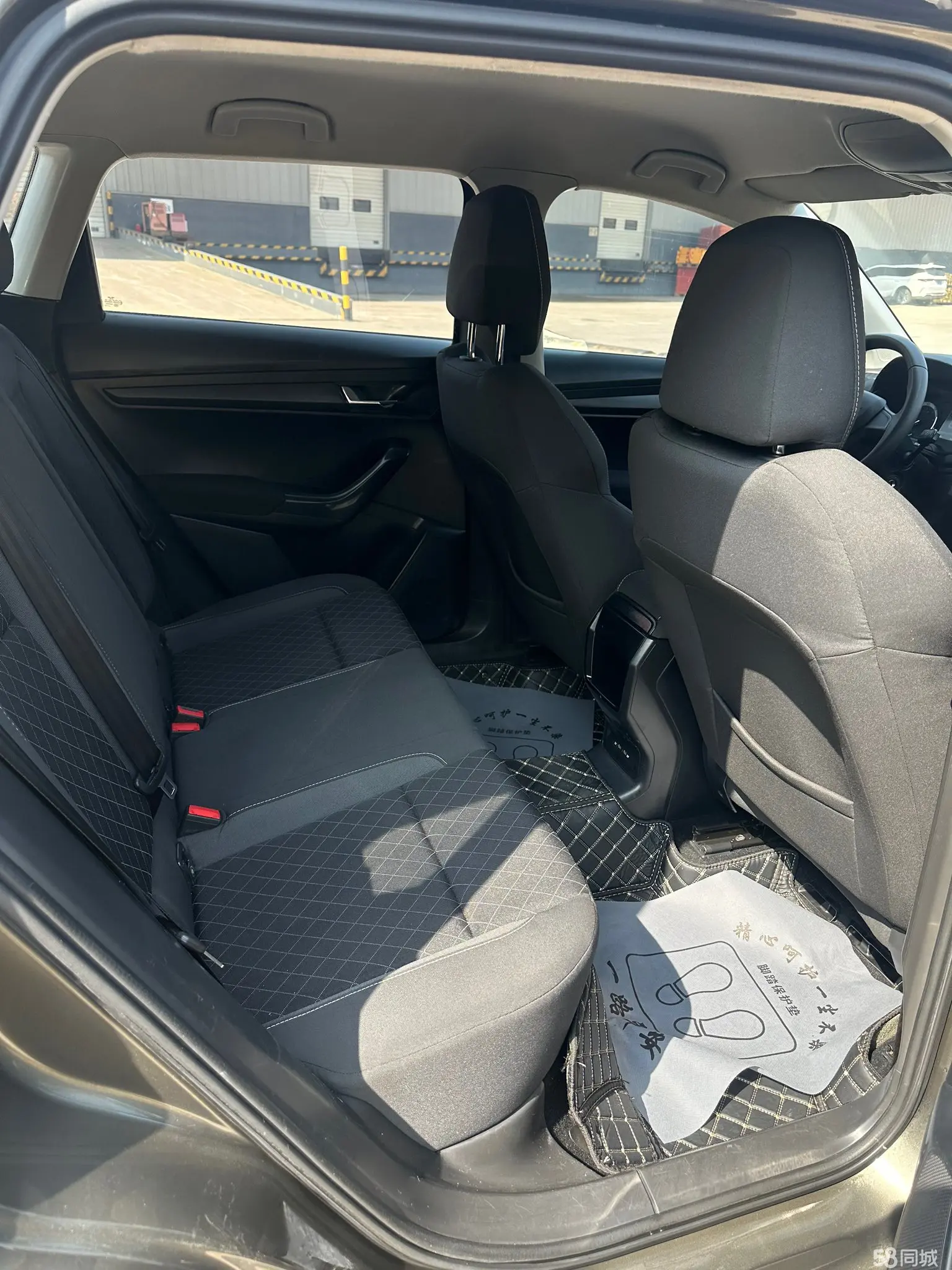 Skoda Karoq 2019 car image #13