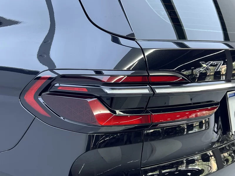 BMW X7 M60i 2023 car image #13