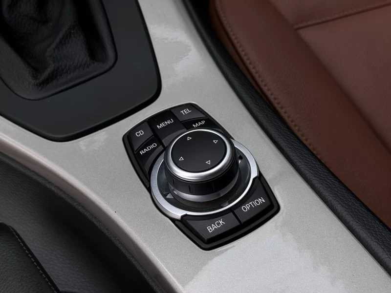 BMW 3 Series (Imported) 2010 immagine di auto #13