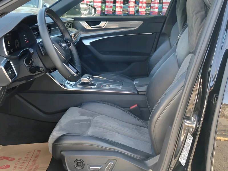 Audi A6L e-tron 2023 immagine di auto #13