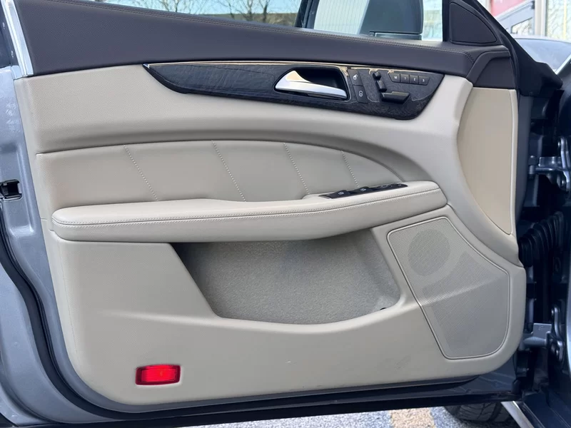 Mercedes-Benz CLS Class 2012 car image #13