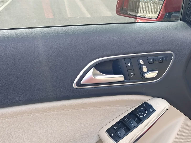 Mercedes-Benz GLA Class 2017 car image #13