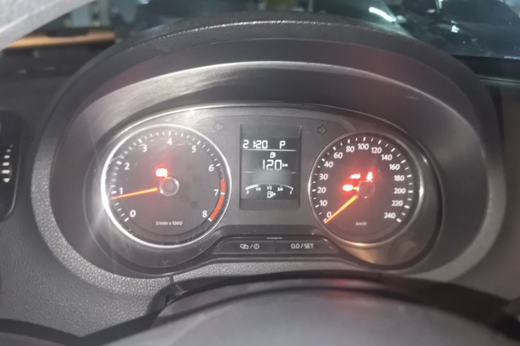 Volkswagen Polo 2015 car image #16