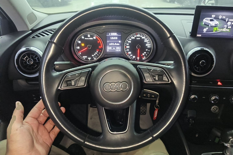 Audi A3 2018 car image #15