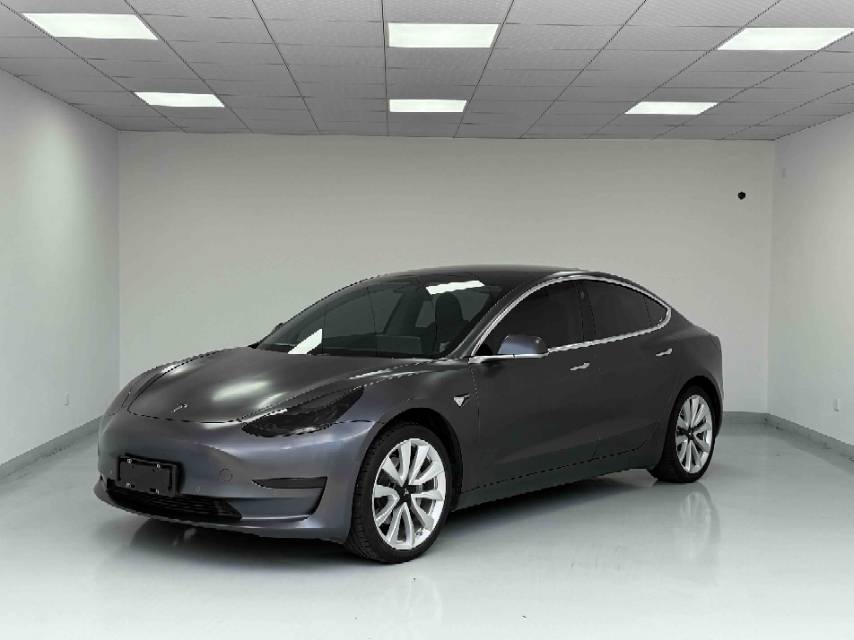 Tesla Model 3 2020 immagine di auto 