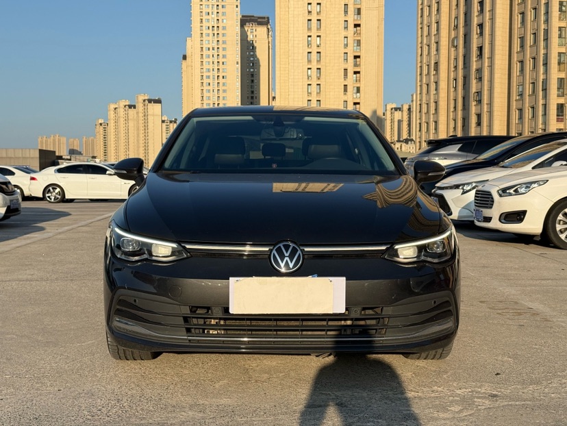 Volkswagen Golf 2022 car image #2