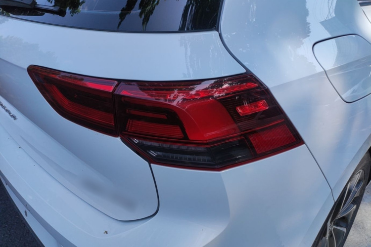 Volkswagen Golf 2023 car image #8