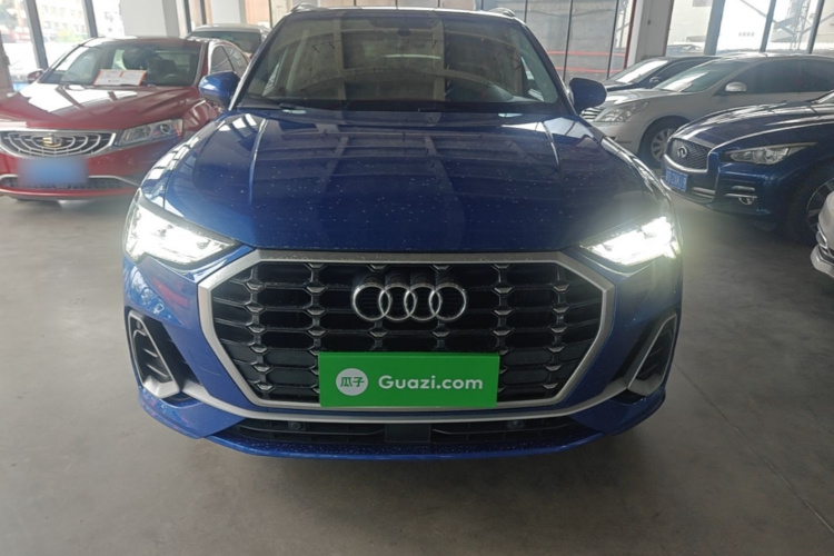 Audi Q3 2020 car image #3