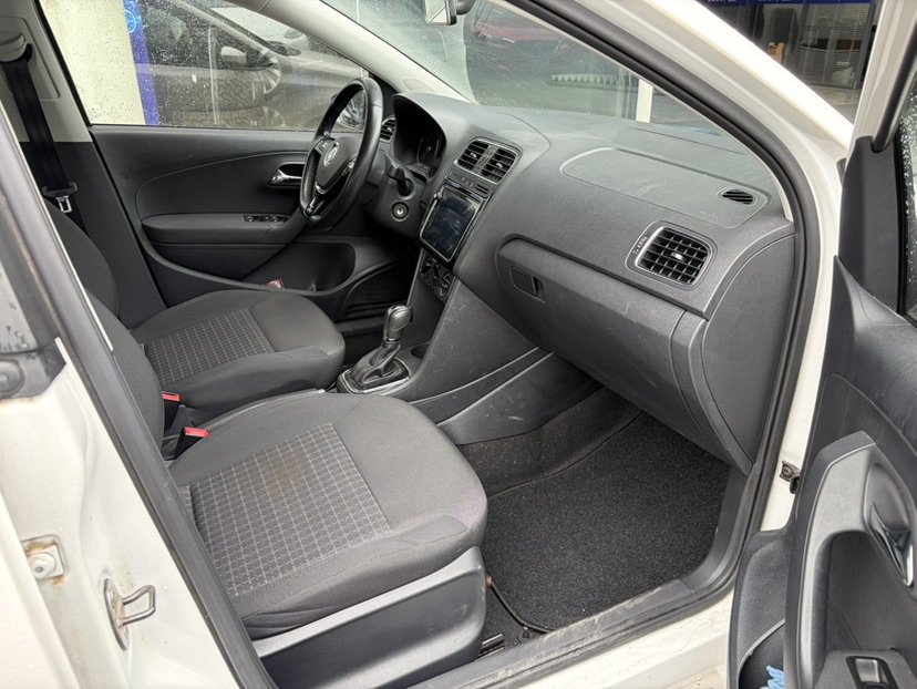 Volkswagen Polo 2019 car image #5