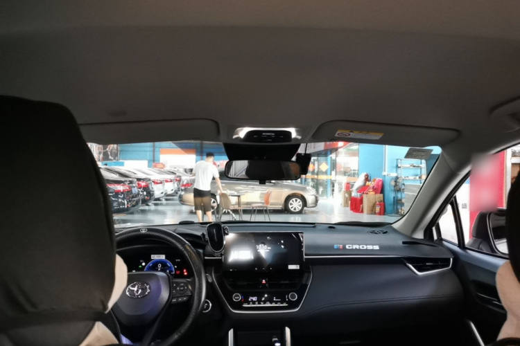 Toyota Corolla Cross 2023 immagine di auto #18