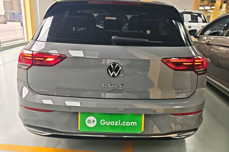 Volkswagen Golf 2023 car image #6