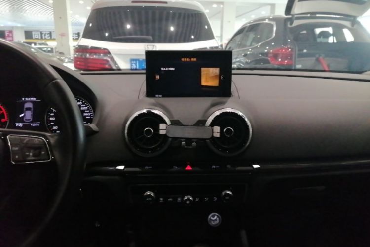 Audi A3 2019 car image #13