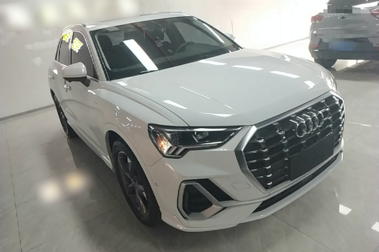 Audi Q3 2021 car image #4