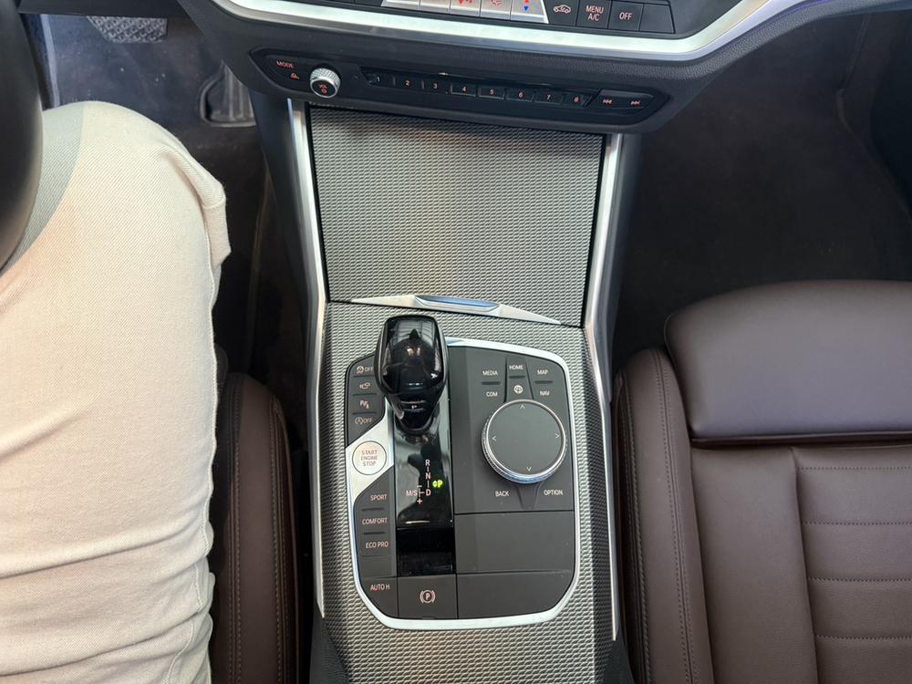 BMW 3 Series 2019 car image #16