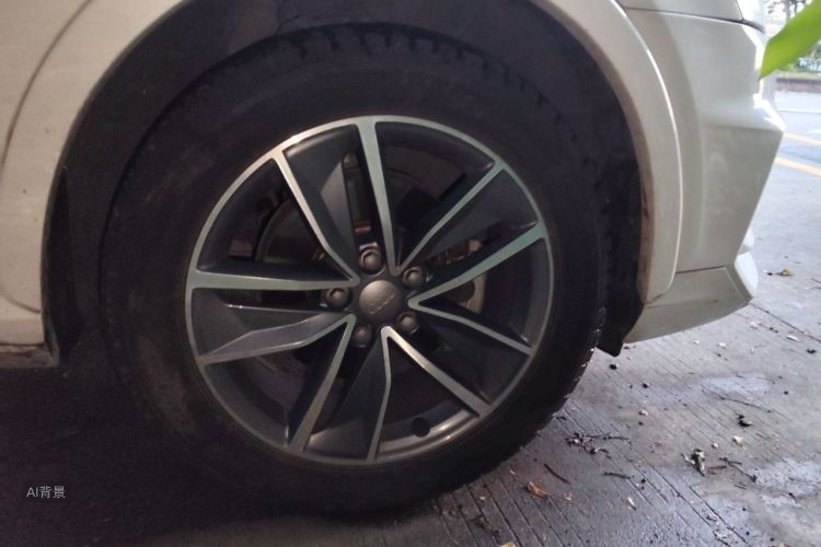 Audi Q3 2019 car image #9