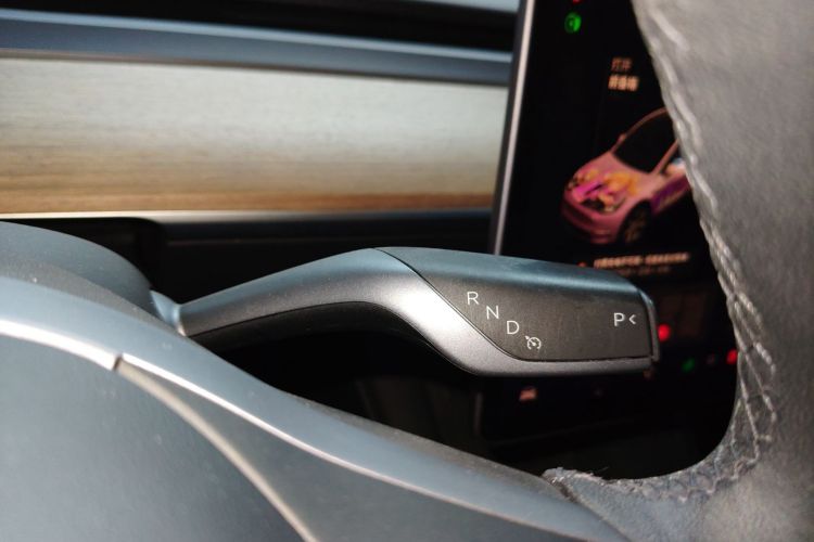 Tesla Model Y 2021 #14 Tesla Model Y 2021 car image #14