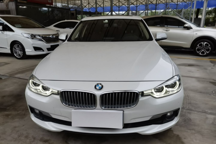 BMW 3 Series 2018 #3 BMW 3 Series 2018 car image #3