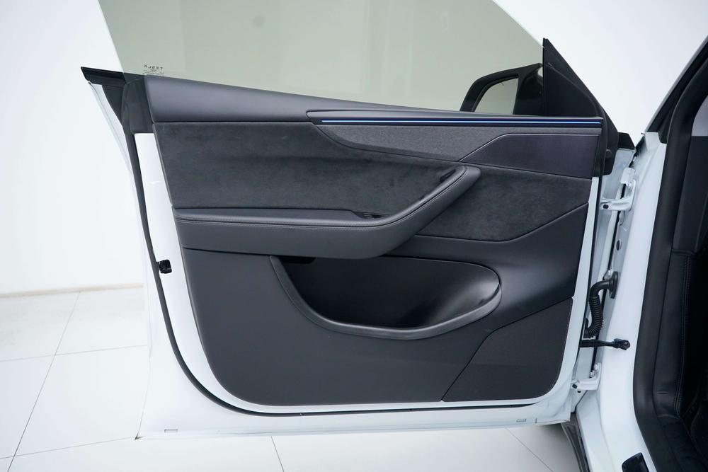 Tesla Model Y 2025 #21 Tesla Model Y 2025 immagine di auto #21