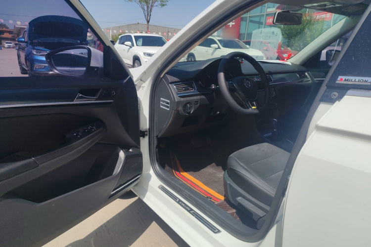 Volkswagen Bora 2017 car image #16